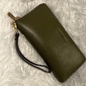 Micheal Kors wristlet